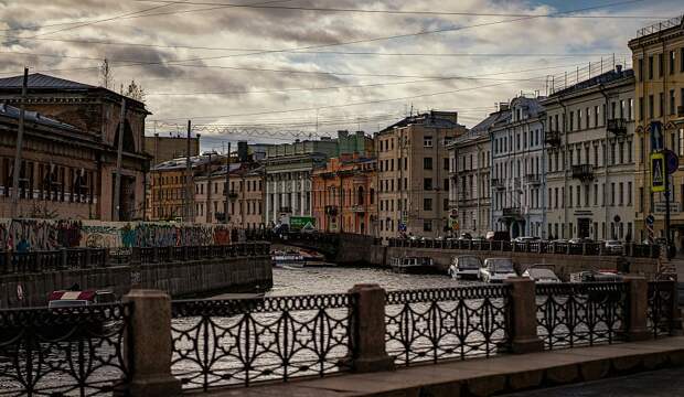 В дни ПМЭФ туристам в Петербурге предлагают отель за полмиллиона