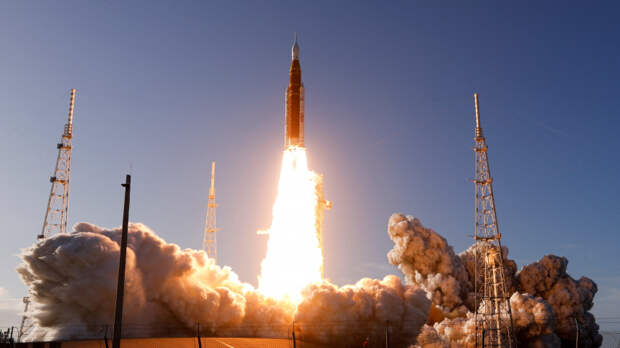 «У нас проблемы»: почему запуск миссии НАСА к Луне трижды переносили