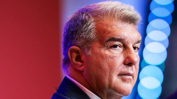 Лапорта начал праздновать победу на выборах президента «Барселоны»