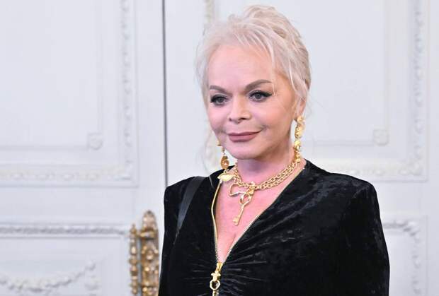 Долина вышла в свет в люксовом образе после скандала с квартирой