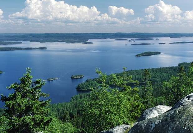Финское озеро, по площади занимающее 5-е место в стране (881 квадратный километр).