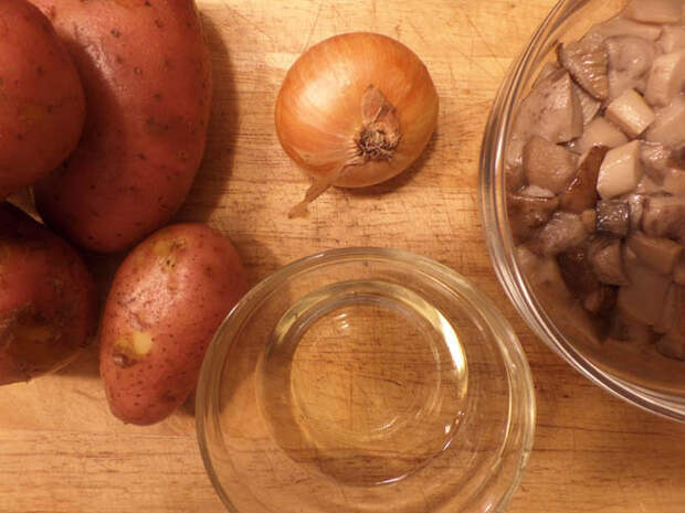 Рецепт на выходные: Картофель по-деревенски с лесными грибами