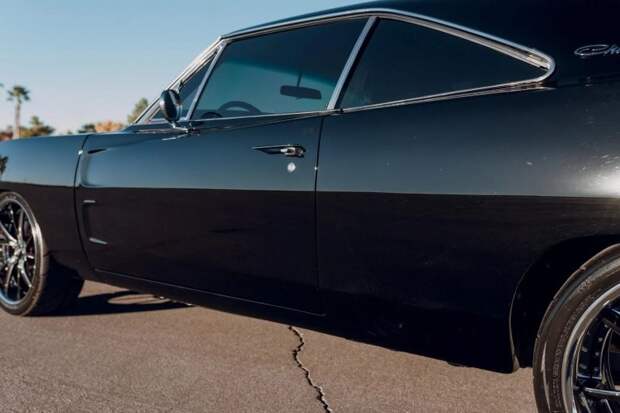 Великолепный Dodge Charger 1968 года с современным двигателем HEMI и классической внешностью