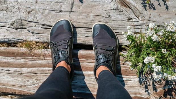 Чем полезна босоногая обувь и кому она противопоказана: отвечает врач