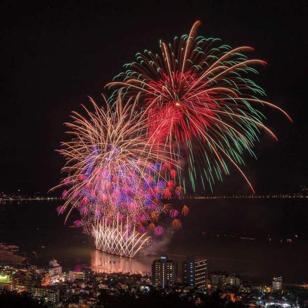 The Japanese Photographer Keisuke Captures The Beauty Of Fireworks In Japan
