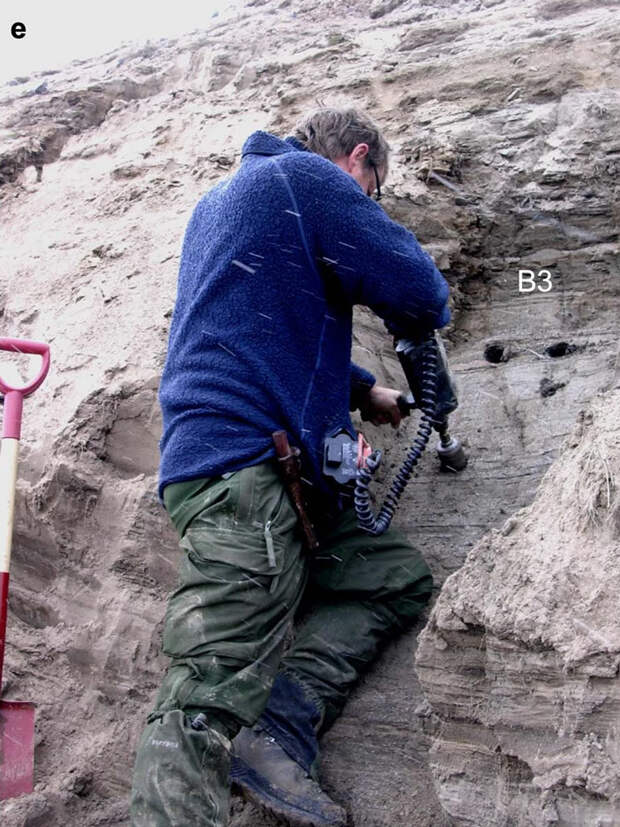 Рис. 2. Процесс отбора проб на обнажении формации Кап-Копенгаген