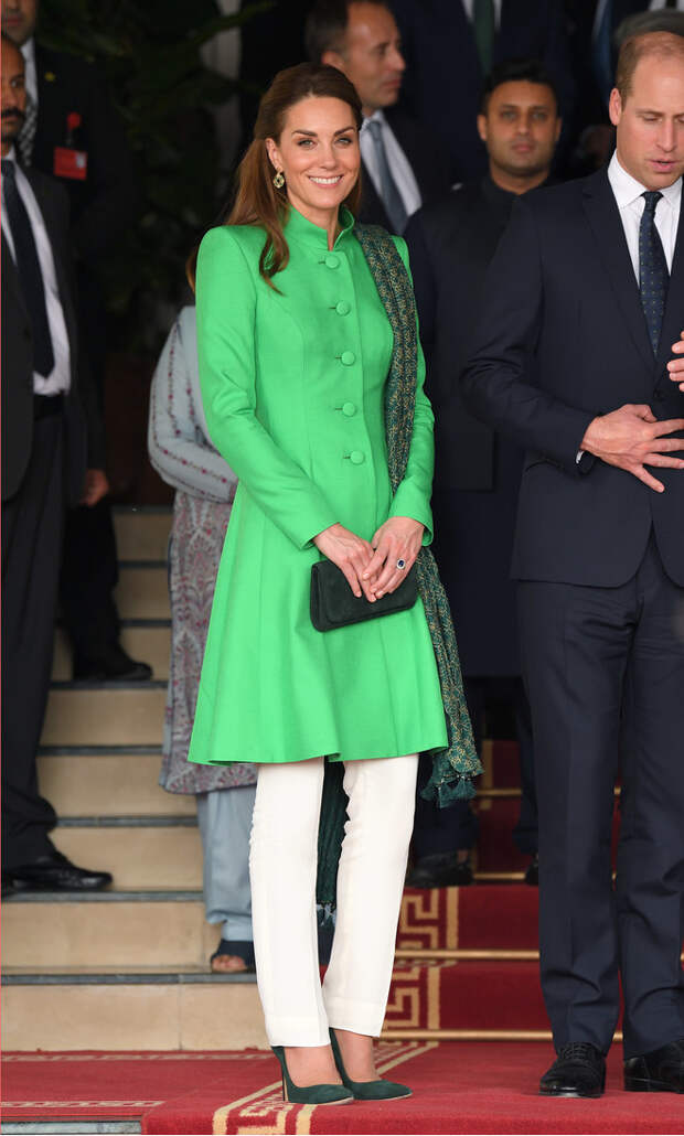 Салатовое пальто + белоснежные брюки: очаровательная Кейт Миддлтон в Пакистане (фото 2)