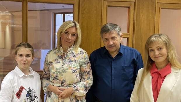 Мария Захарова встретилась в Москве с подопечной российского ФБР из Луганска Фаиной Савенковой