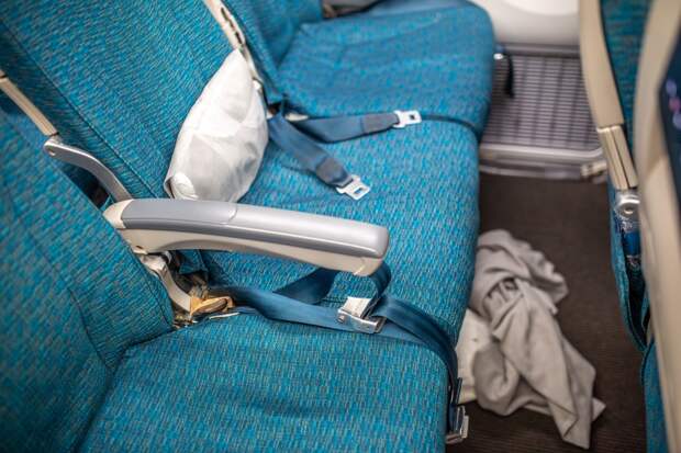 Россияне подали в суд на авиакомпанию из-за запаха экскрементов от попутчика