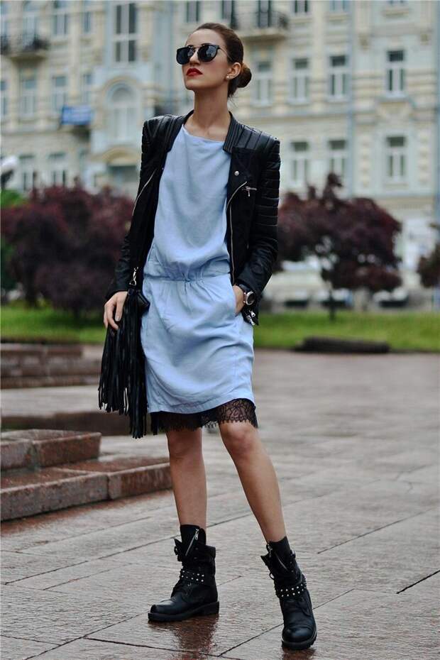 Девушка в старомодном платье и ботинках. /Фото: moda-styl.ru