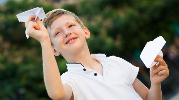 Запусти мечту по ветру: 25 апреля — День бумажных самолётиков