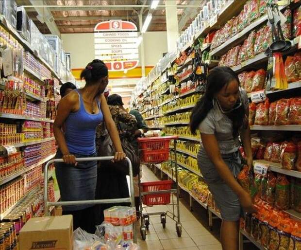 SСмотреть футбол и другие вещи которые нельзя делать женщинам разных стран