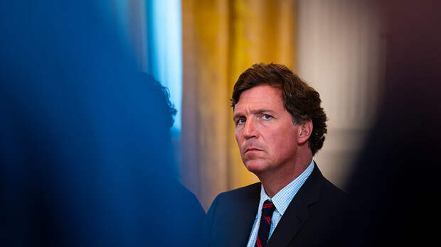 Журналист Карлсон призвал молиться за спасение мира