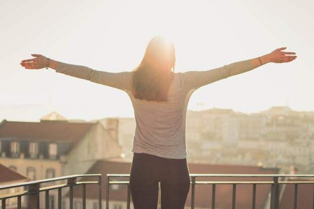 Воздух, свет и штрафы: почему застеклить балкон в Европе сложнее, чем купить машину