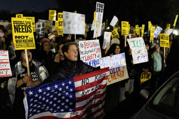 WP: в США сотни тысяч человек вышли на акции протестов против действий ICE