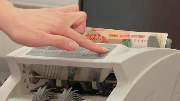 Эксперт посоветовал сменить работу тем, кто не может копить