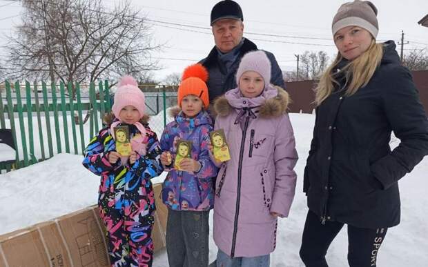 В Путятине трём сестрам подарили большой батут из-за «Ёлки желаний»