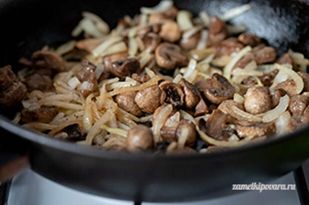 Салат с грибами, сыром и фасолью