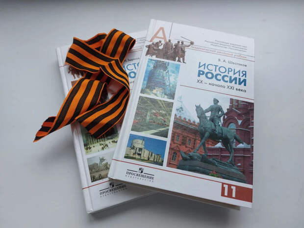 Уроков истории в школах России станет больше за счет сокращения другого предмета