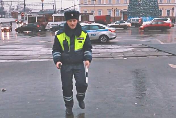 Вообще эту историю рассказал один автоюрист, который спокойно ехал домой после того, как поработал на своей даче