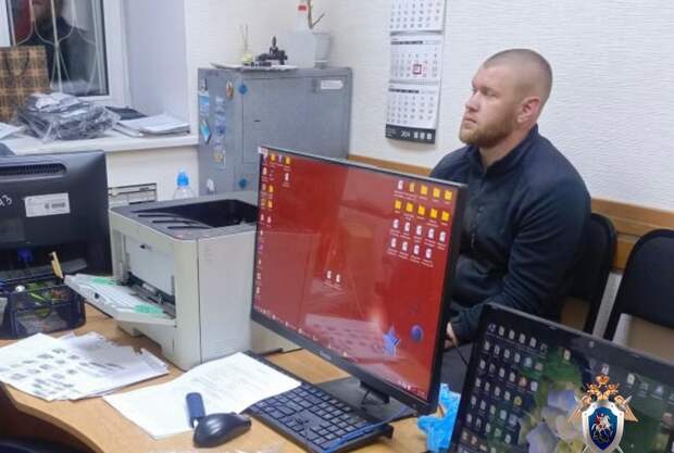 Появилось видео задержания мужчины, который зарезал свою бывшую жену в Омске