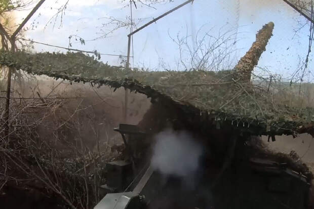 Артиллерийские расчеты пушек «Гиацинт-Б» уничтожают военные объекты, фортификационные сооружения и живую силу противника на Донецком направлении