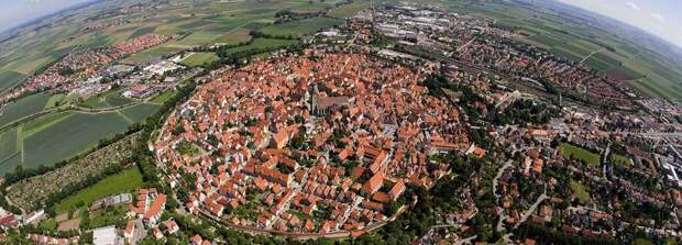 Нёрдлинген — город в Германии, построенный в метеоритном кратере