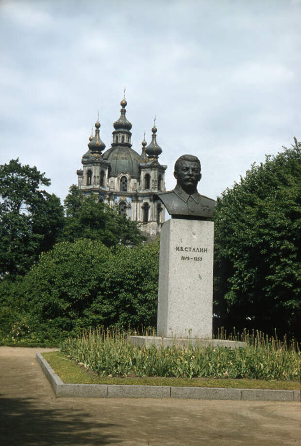 Скульптурное произведение, бюст И. В. Сталина.