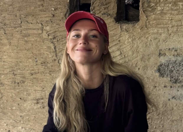 Асмус заинтриговала фанатов смелым кадром прямиком из спальни