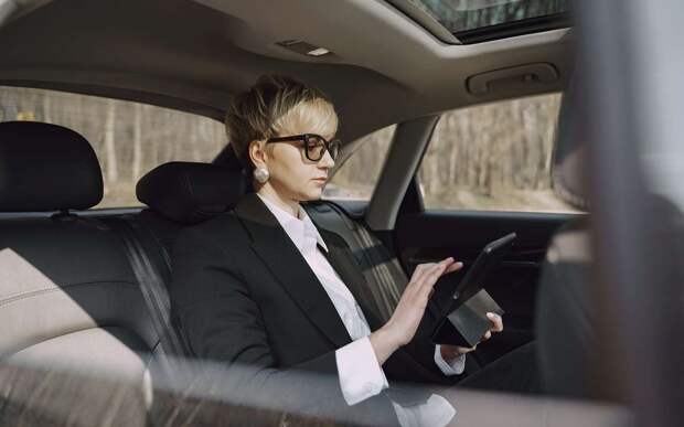 Задний пассажир не пристегнут — кого оштрафуют?