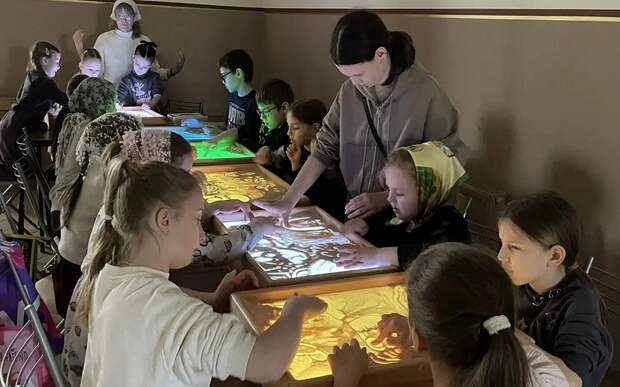 В храме Любови Рязанской провели мастер-класс по рисованию на песке