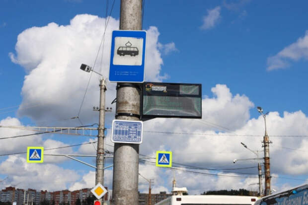 В Смоленске на трамвайных остановках продолжается установка информационных табло