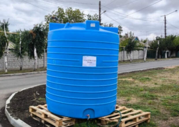 Советница Пушилина обязала водителей водовозов отогревать зимой газовыми горелками краны пластиковых бочек с водой