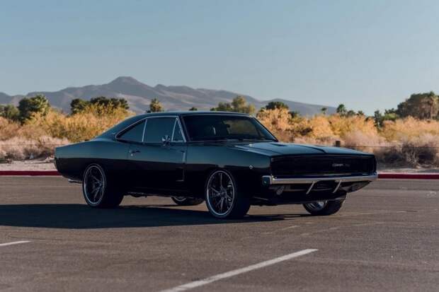 Великолепный Dodge Charger 1968 года с современным двигателем HEMI и классической внешностью
