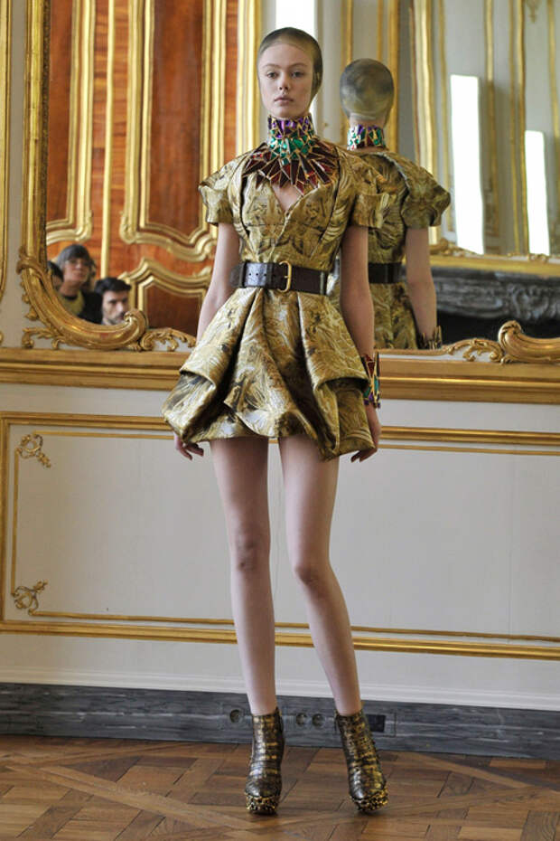 AlexanderMcQueenFall2010R13.jpg