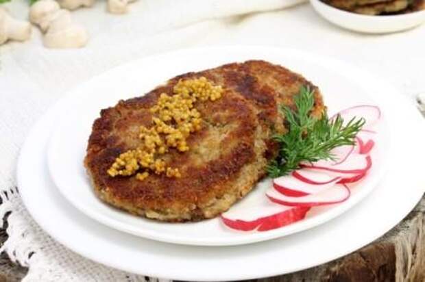 Котлеты из шампиньонов с овощами
