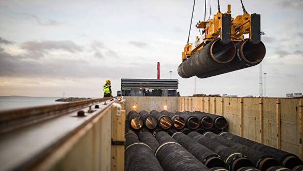 Трубы для строительства газопровода Северный поток - 2 в порту Мукран, Германия