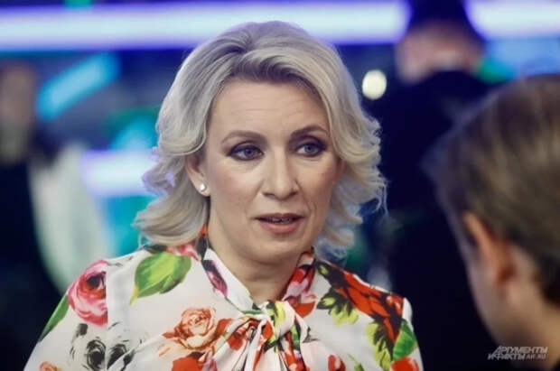 Захарова назвала Зеленского неучем