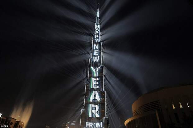 Дубай, ОАЭ. Потрясающее лазерное шоу на Бурдж-Халифа города мира, новогодний, новый год, новый год 2018, празднование, фейерверк, фейерверки