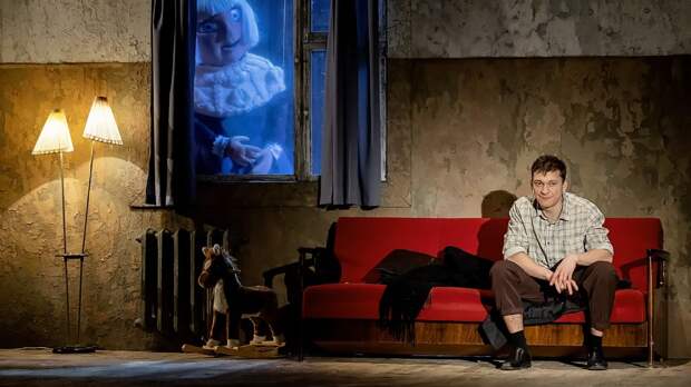 Наследники поэта Бориса Рыжего обвинили Театр на Таганке в нарушении авторских прав