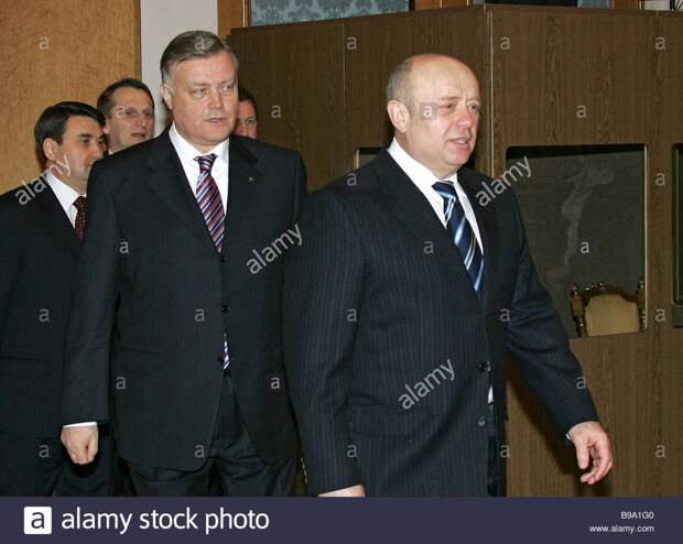 https://c8.alamy.com/comp/B9A1G0/vladimir-yakunin-president-of-company-russian-railways-and-russian-B9A1G0.jpg