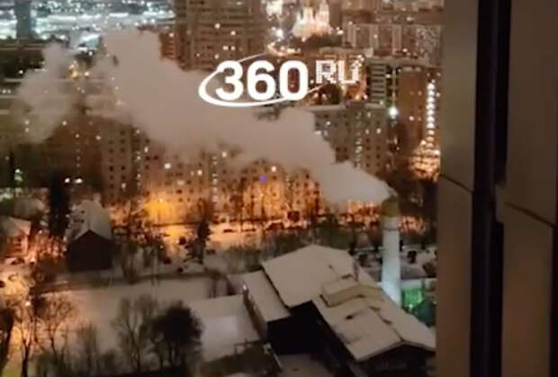 В подмосковном ЖК кусок фасада рухнул на автомобиль