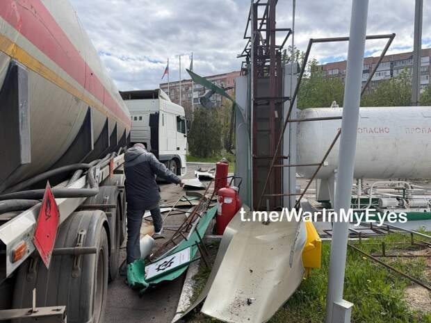Последствия прилета ударного БПЛА в автозаправочную станцию в Куйбышевском районе Донецка https://t.me/webmoney_dn/321008