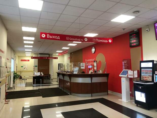 В петербургских МФЦ начали раздавать ленточки Ленинградской Победы