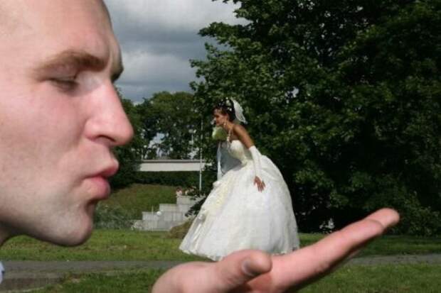А давай сфоткаем, будто тебя на руке держат! А давай сфоткаем, будто тебя на руке держат!