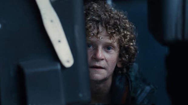 Актер из "Голодных игр" расстрелял проезжавшее мимо авто из полуавтомата