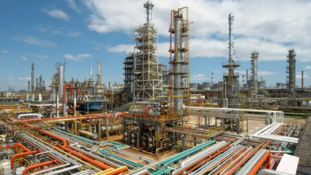 Болгария спасает российский НПЗ от атак беспилотников – Reuters