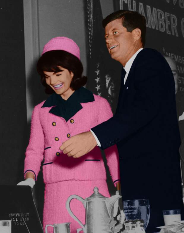 Джон и Жаклин Кеннеди в день гибели президента США. / Фото: Tr.pinterest.com