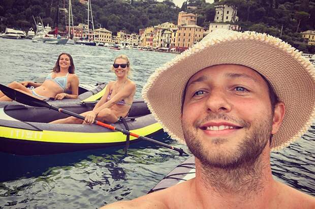 Дерек Бласберг, Даша Жукова и Сиенна Миллер отдыхают в Италии