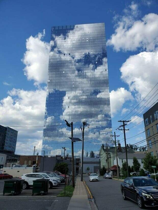 Отражение облаков на поверхности здания делает его почти невидимым визуальный контент, интересно, интересно и познавательно, интересные кадры, познавательно, со всего мира, факты, хочу все знать